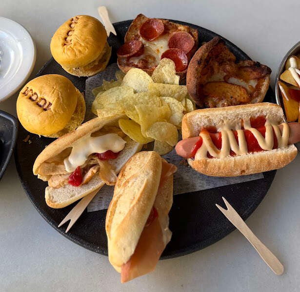 100 Montaditos Castilleja, bar o restaurante en Castilleja de la Cuesta, Sevilla