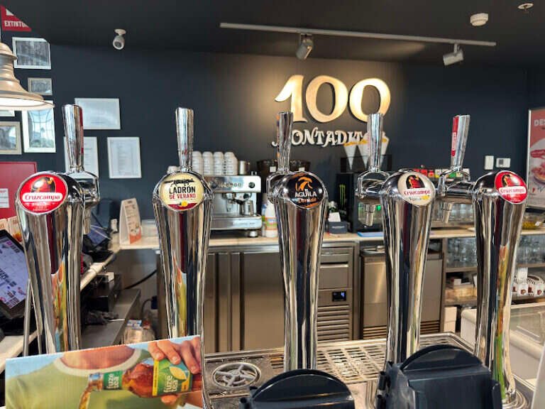100 Montaditos Lagoh, bar o restaurante en Bellavista, Sevilla