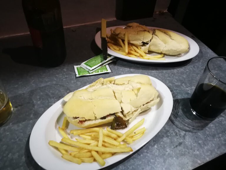 Asador De Pollos Pescaito Frito Julian, bar o restaurante en Dos Hermanas, Sevilla