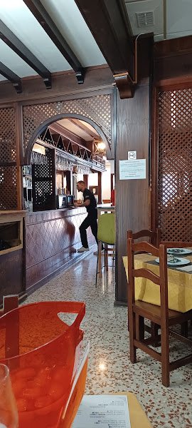 ASADOR GASTROBAR VIOLETA, bar o restaurante en Dos Hermanas, Sevilla