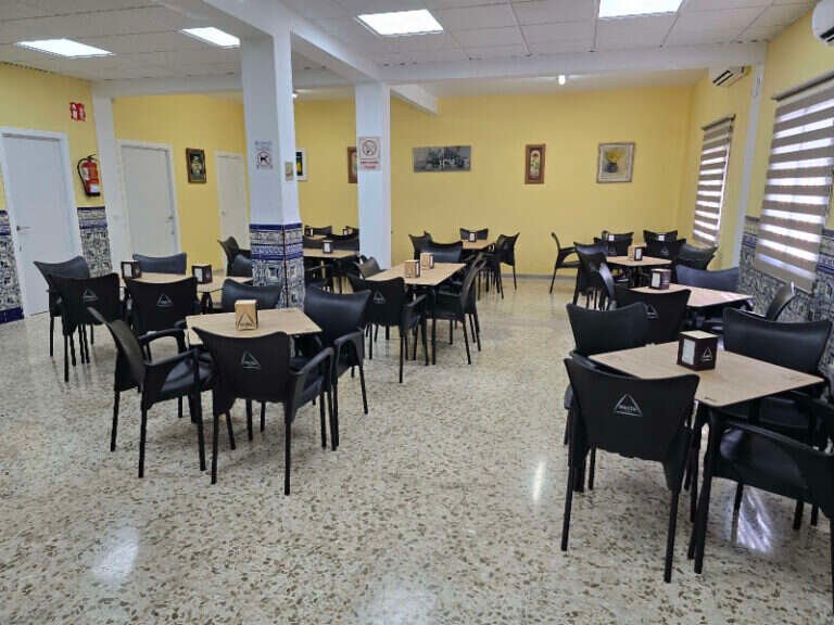 Asociación vecinal Los Lirios, bar o restaurante en Alcalá de Guadaíra, Sevilla