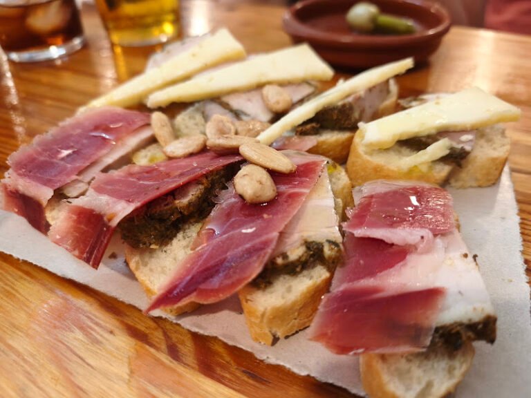 Bar Abaceria Julio, bar o restaurante en Cerro del Águila, Sevilla