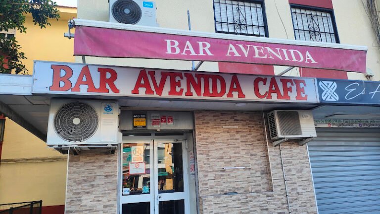 Bar Avenida, bar o restaurante en Parque Alcosa, Sevilla