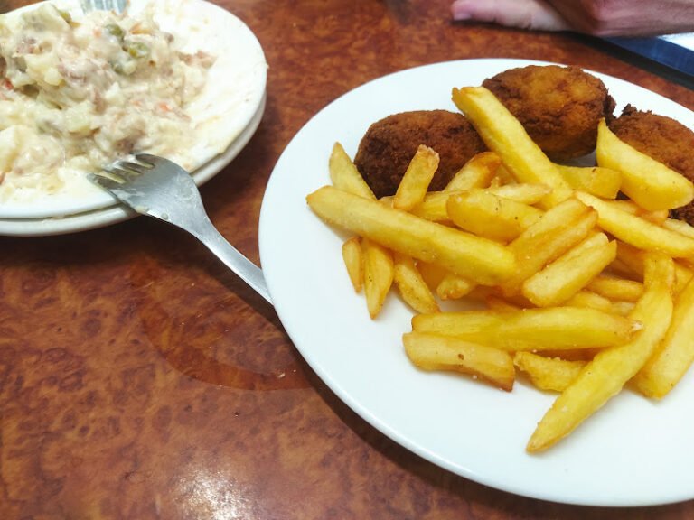 Bar Avenida Comidas, bar o restaurante en Castilleja de la Cuesta, Sevilla