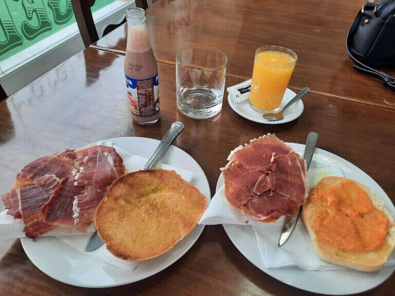 Bar Cafeteria, bar o restaurante en Gelves, Sevilla