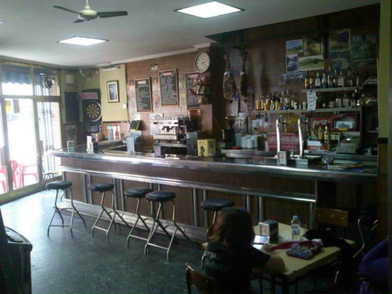 Bar Club de Pesca El Castillo, bar o restaurante en Alcalá de Guadaíra, Sevilla