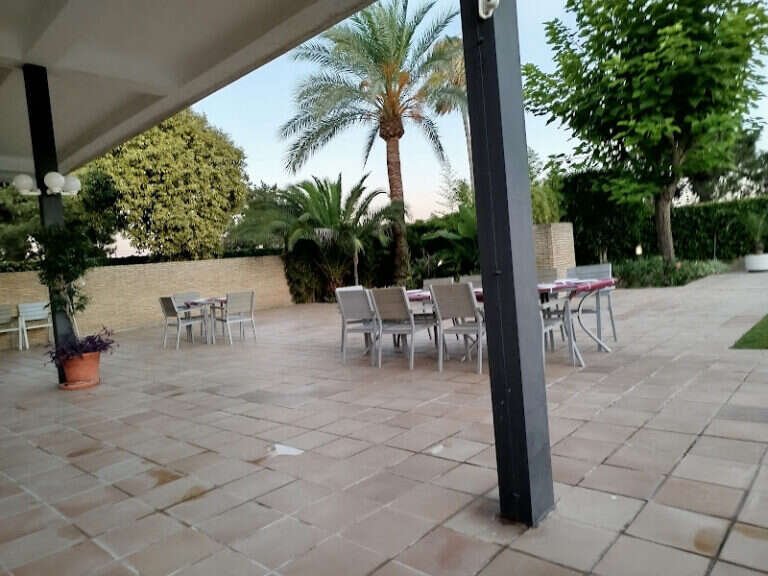 Bar Club social Algarrobillo, bar o restaurante en Valencina de la Concepción, Sevilla