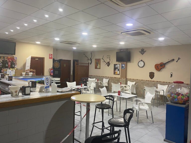 Bar Cuattro, bar o restaurante en Dos Hermanas, Sevilla