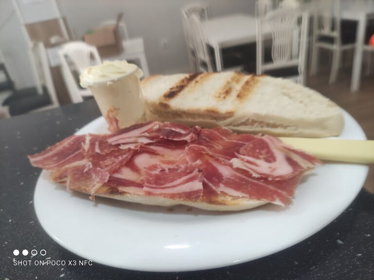 Café Bar Tapas El Manantial, bar o restaurante en Sevilla Este, Sevilla