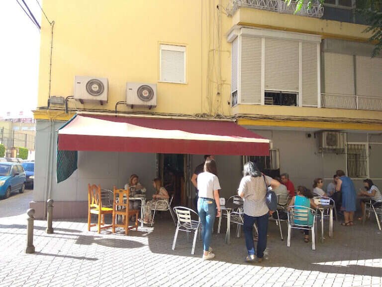 Bar La Escuela, bar o restaurante en Los Remedios, Sevilla