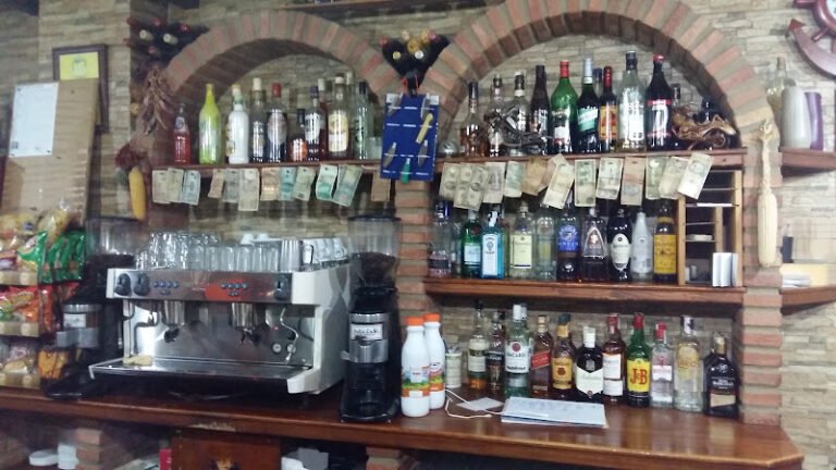 Bar La Esquinita De Maria, bar o restaurante en Trajano, Utrera, Sevilla
