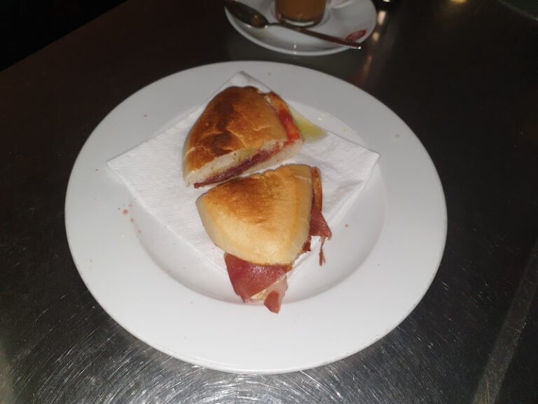 Bar la hacienda, bar o restaurante en Alcalá de Guadaíra, Sevilla