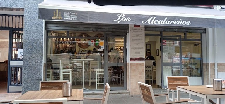 Bar los Alcalareños, bar o restaurante en Los Remedios, Sevilla