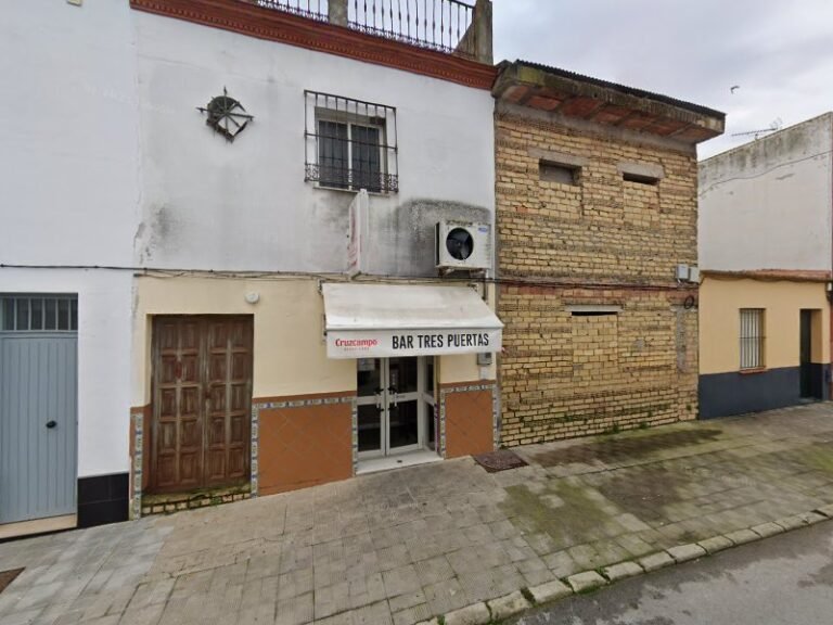 Bar Tres Puertas, bar o restaurante en Olivares, Sevilla