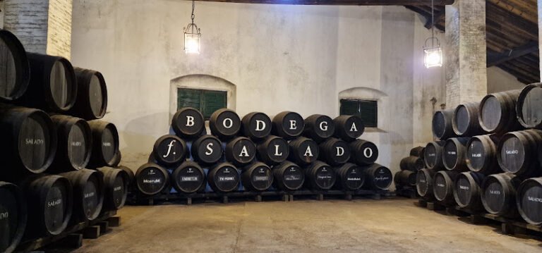 Bodegas F. Salado, S.L., bar o restaurante en Umbrete, Sevilla
