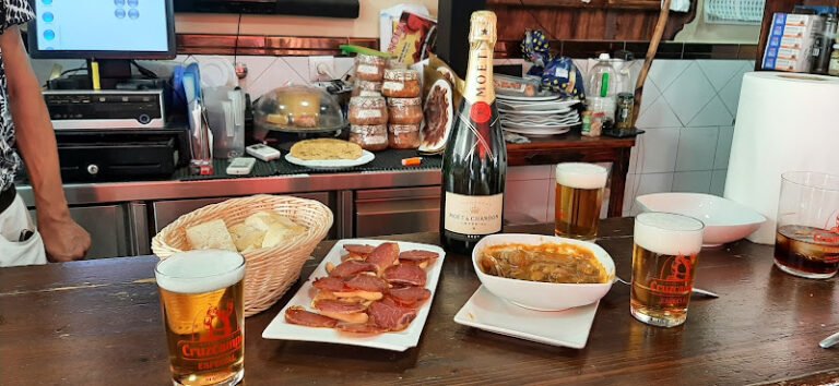 Bodeguita La Esquinita del Vino, bar o restaurante en Macarena, Sevilla