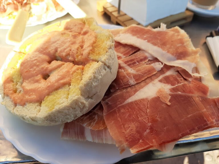 Cafe Atalaya, bar o restaurante en Olivares, Sevilla