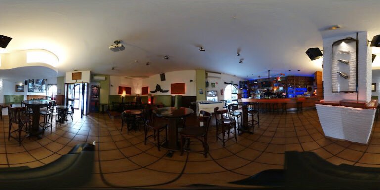 Café Bar Cadillac, bar o restaurante en Los Remedios, Sevilla