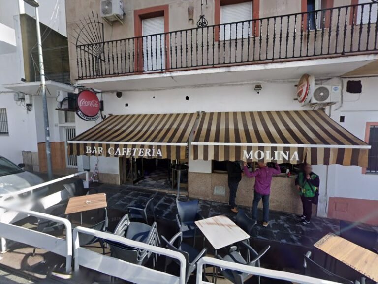 Cafe Bar Molina, bar o restaurante en Coria del Río, Sevilla