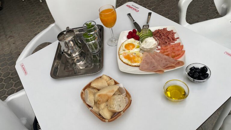 Cafe—bar Ole Tu, bar o restaurante en Sevilla