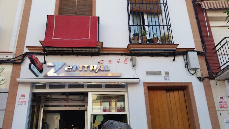 Café Zentral, bar o restaurante en Los Palacios y Villafranca, Sevilla