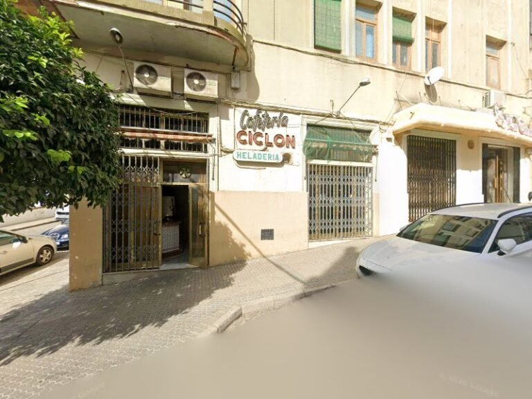 Cafeteria Ciclon Heladeria, bar o restaurante en Carmona, Sevilla
