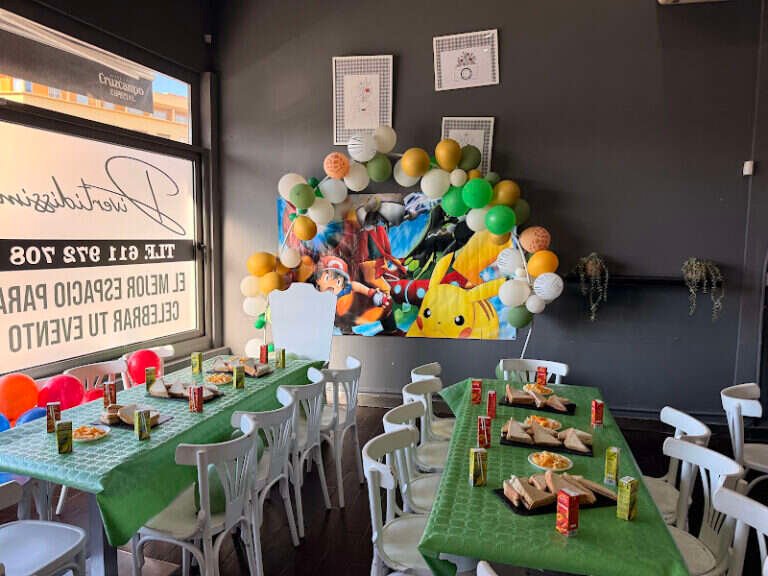 Cafetería Divertidíssimo y Eventos, bar o restaurante en Dos Hermanas, Sevilla