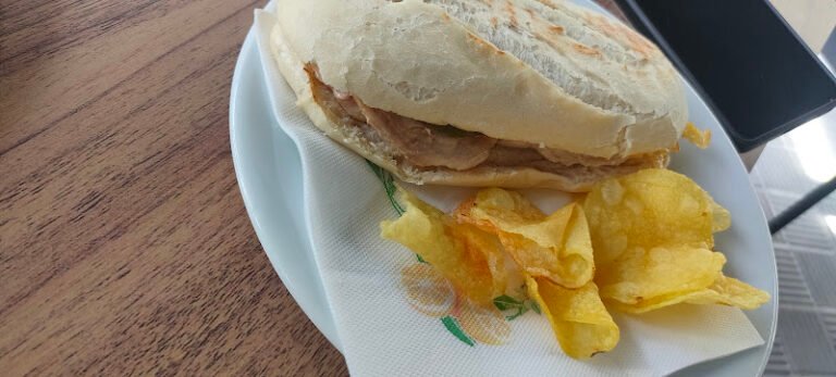 Cafetería El Punto, bar o restaurante en Utrera, Sevilla