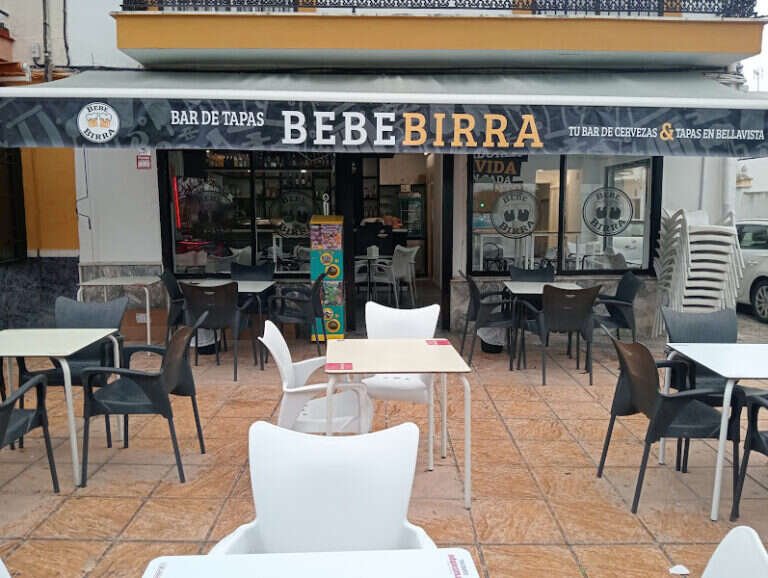 Cafetería Heladería Trébol, bar o restaurante en Bellavista, Sevilla