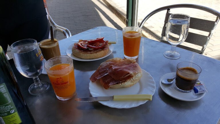 Cafetería Hispania, bar o restaurante en Olivares, Sevilla