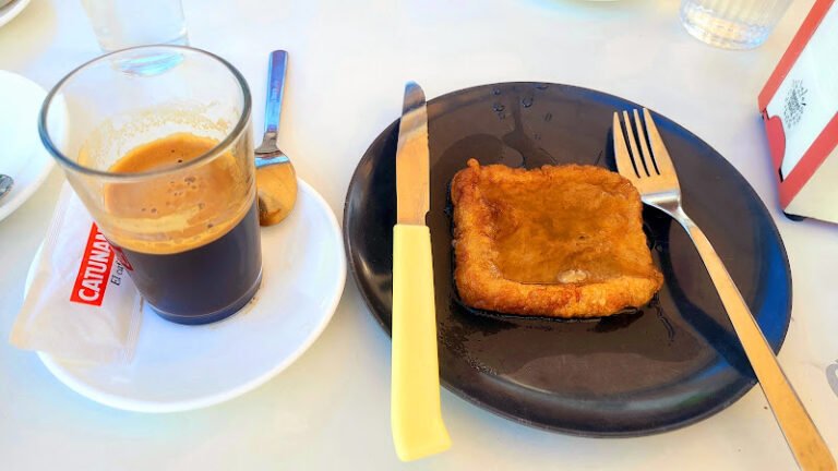 Cafetería La Dolorosa, bar o restaurante en Gines, Sevilla