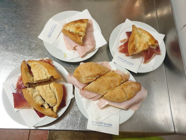 Cafetería La Taberna, bar o restaurante en Bormujos, Sevilla