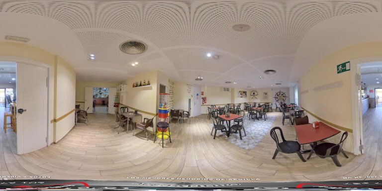 Cafeteria Llanes, bar o restaurante en Sevilla