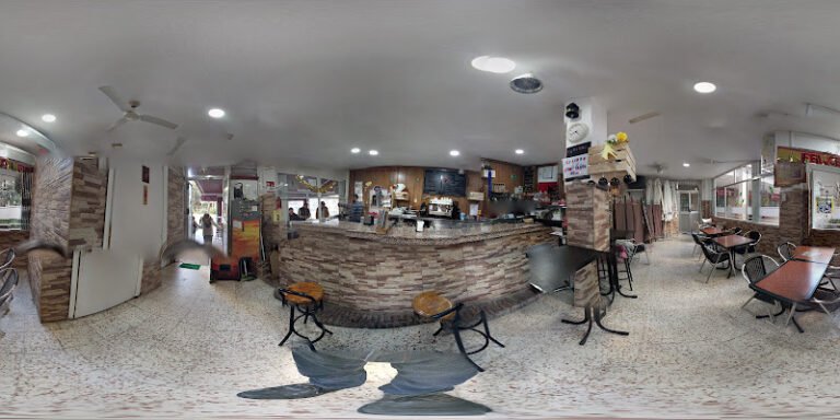 Cafetería Maderal, bar o restaurante en Mairena del Aljarafe, Sevilla