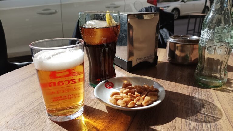Cafetería Pinto, bar o restaurante en Coria del Río, Sevilla