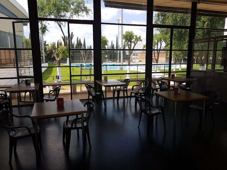 Cafeteria Piscina Municipal Cavaleri, bar o restaurante en Mairena del Aljarafe, Sevilla