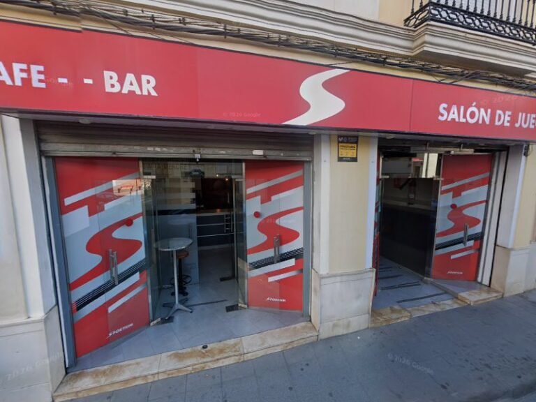 Cafetería Salón De Juegos, bar o restaurante en Dos Hermanas, Sevilla