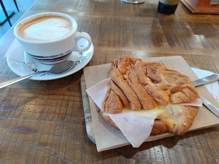 Cafetería SanTomás, bar o ristorante a Tomares, Sevilla