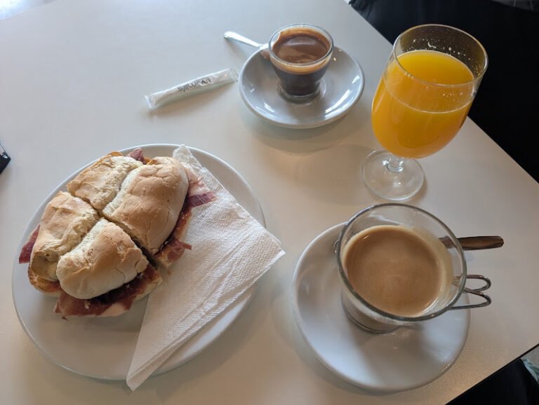Cafetería Solucar, bar o restaurante en Sanlúcar la Mayor, Sevilla