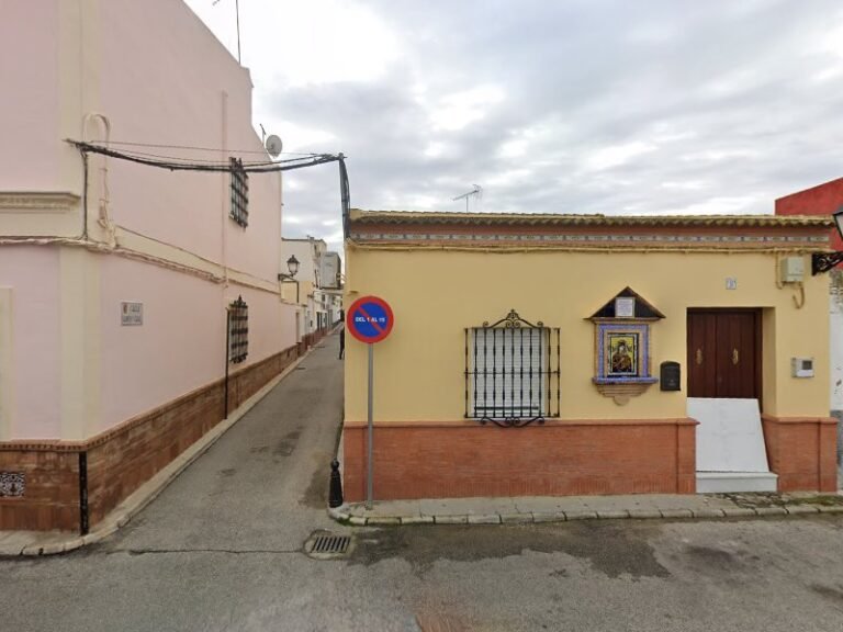 Calle ramon y cajal Olivares, bar o restaurante en Olivares, Sevilla