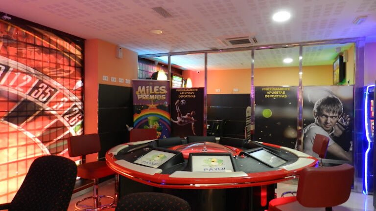 Casino Groupier, bar o restaurante en Palmete, Sevilla