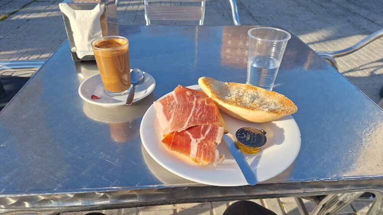 Cerveceria Aki Kedamos Cafeteria, bar o restaurante en Sevilla Este, Sevilla