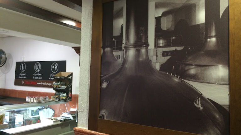 Cerveceria El Timbre, bar o restaurante en Cerro del Águila, Sevilla