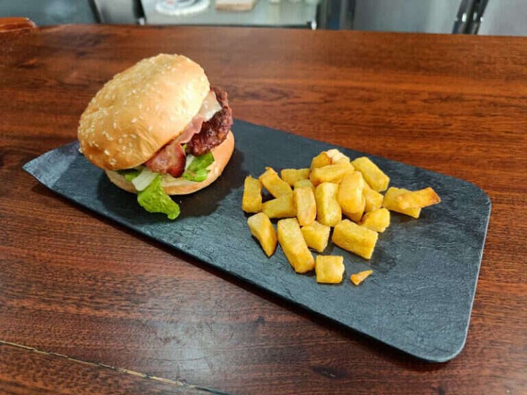 Cervecería La Mondá, bar o restaurante en Macarena, Sevilla