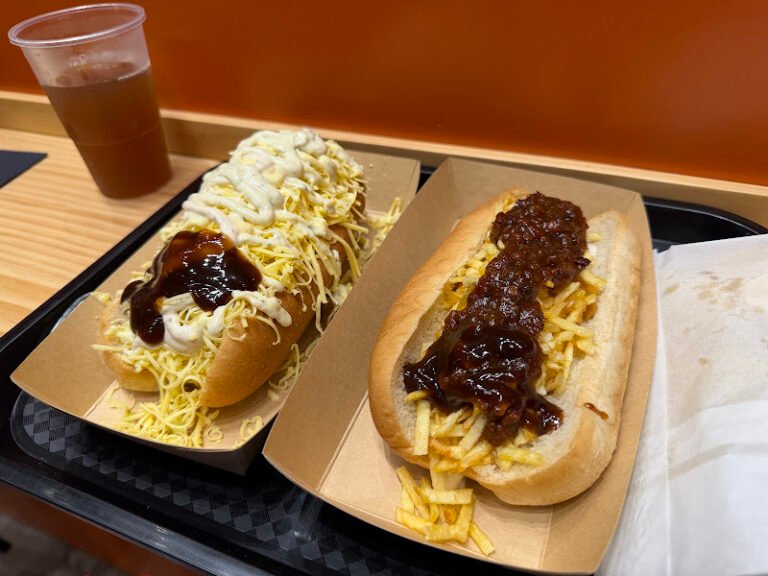 Dogmático Hot Dog. Perritos Calientes LAGOH, bar o restaurante en Bellavista, Sevilla