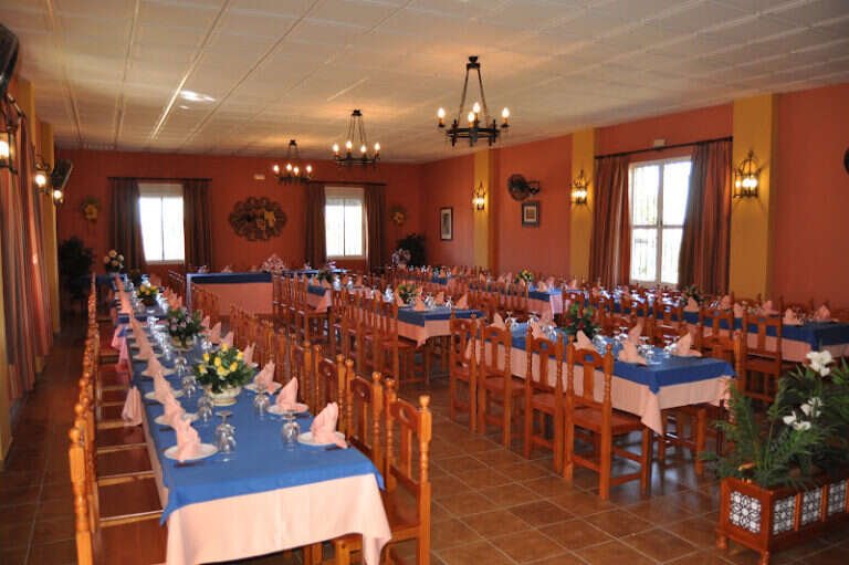 Hacienda Huerta San Luis, bar o restaurante en Alcalá del Río, Sevilla