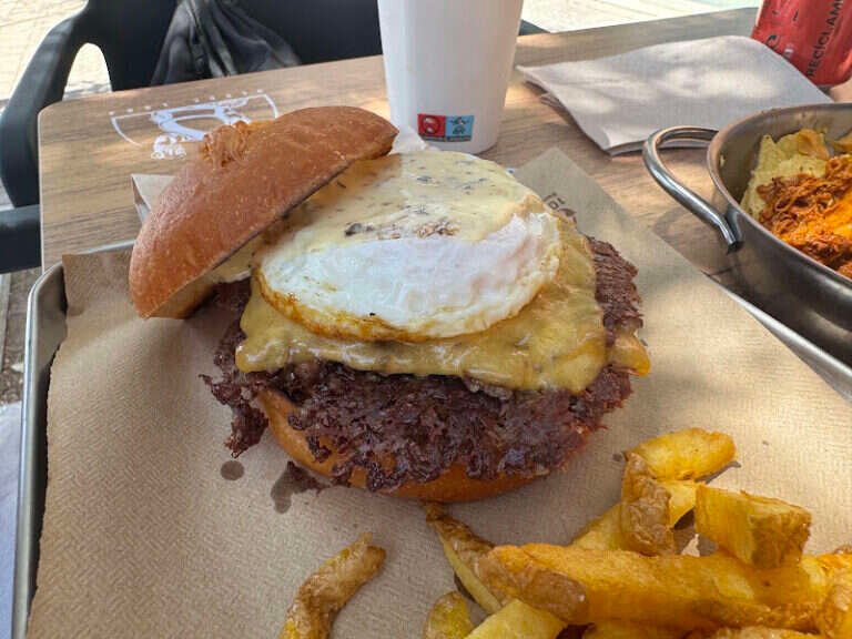 Hamburguesería Atípico Sevilla Este, bar o restaurante en Sevilla Este, Sevilla