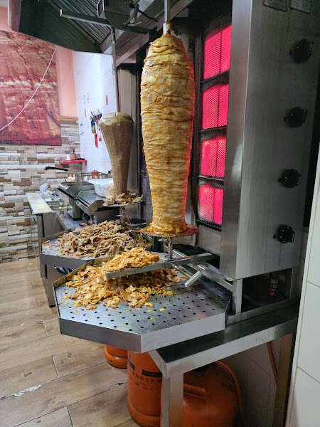 El Arenal, Sevillaのバーまたはレストラン、Harina’ Snack Kebab & Fast Food ( حلال)(halal)