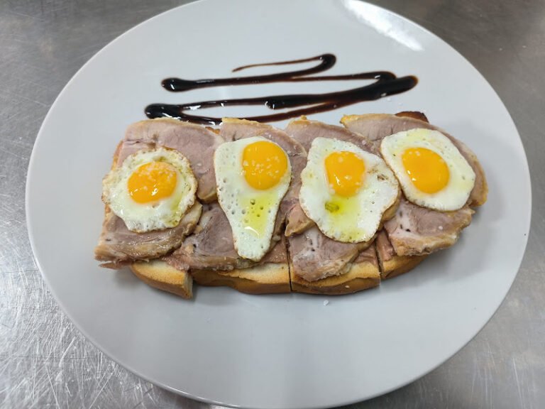 J. A Delgado, bar o restaurante en Espartinas, Sevilla