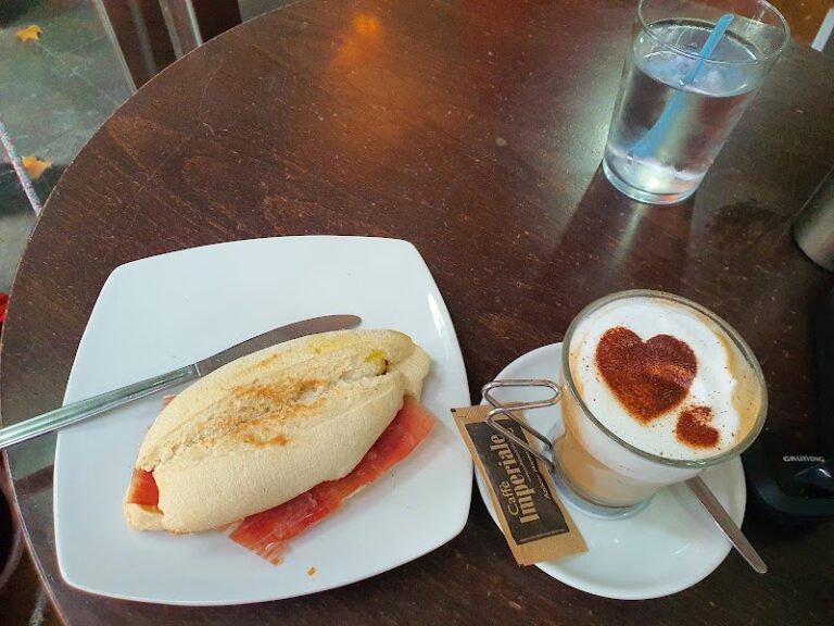 Kaldi’s Coffee, bar o restaurante en Bormujos, Sevilla